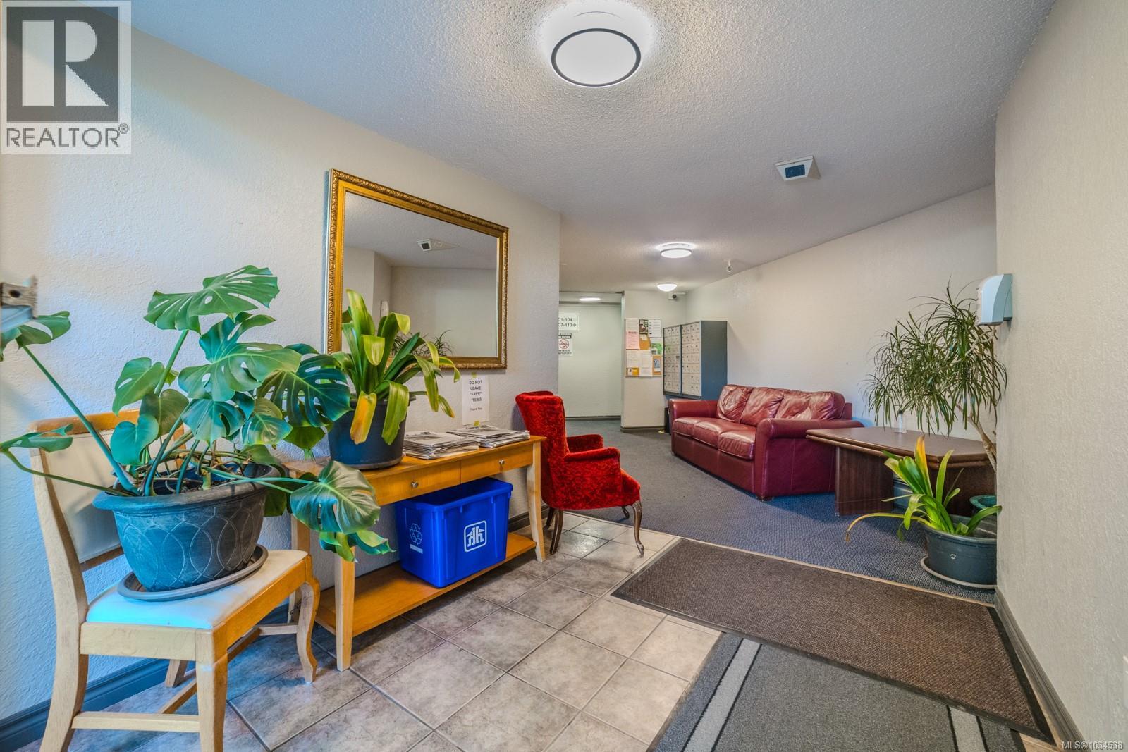#103 3040 Pine St - Image 3