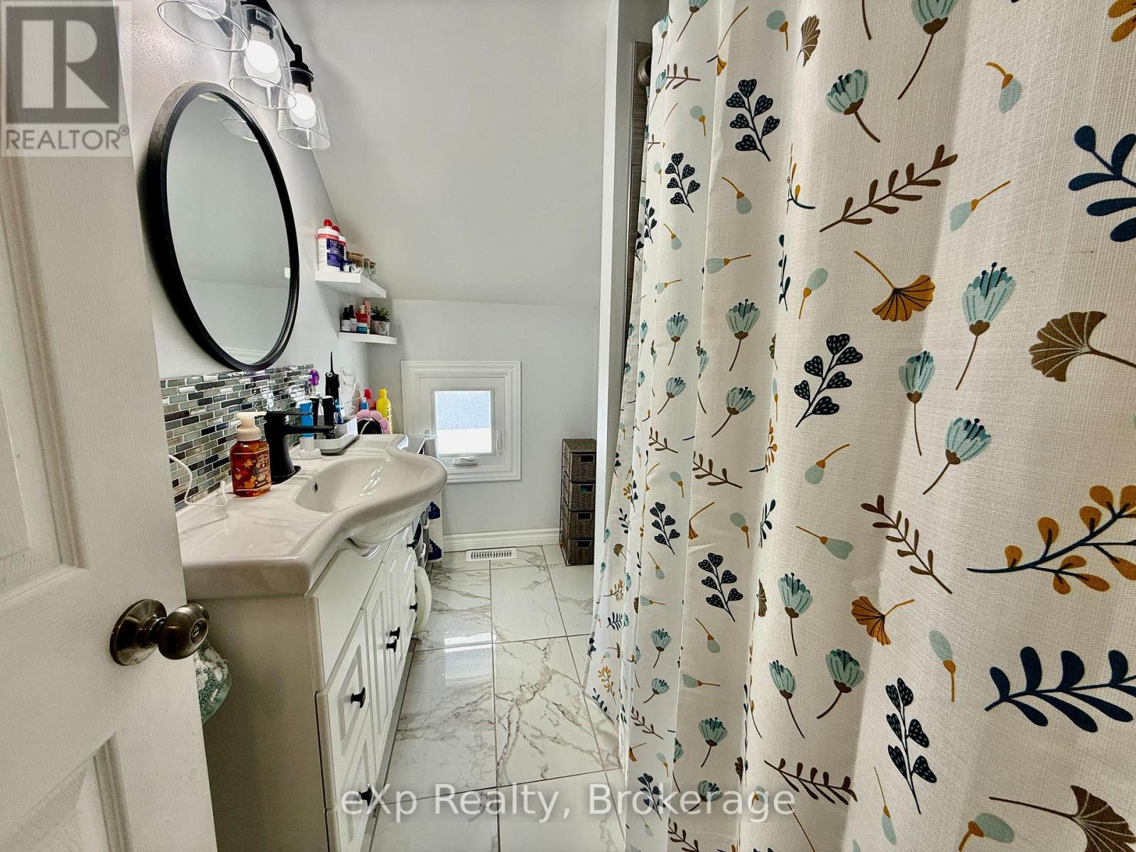 630 GIBSON STREET - 23