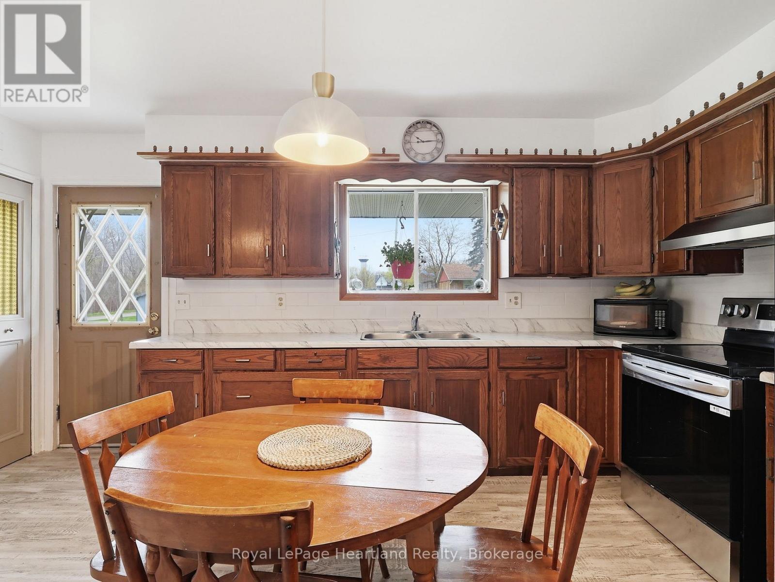 21 BROWN STREET S - 11