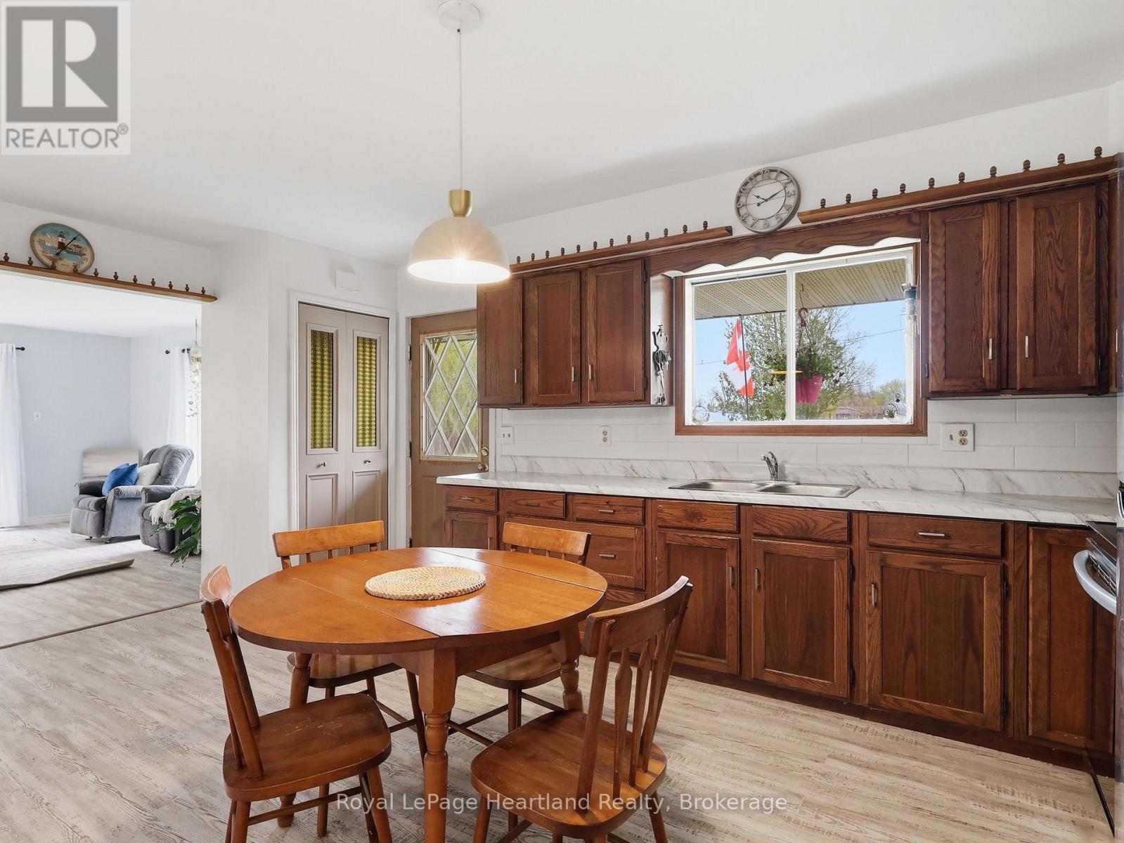 21 BROWN STREET S - 12