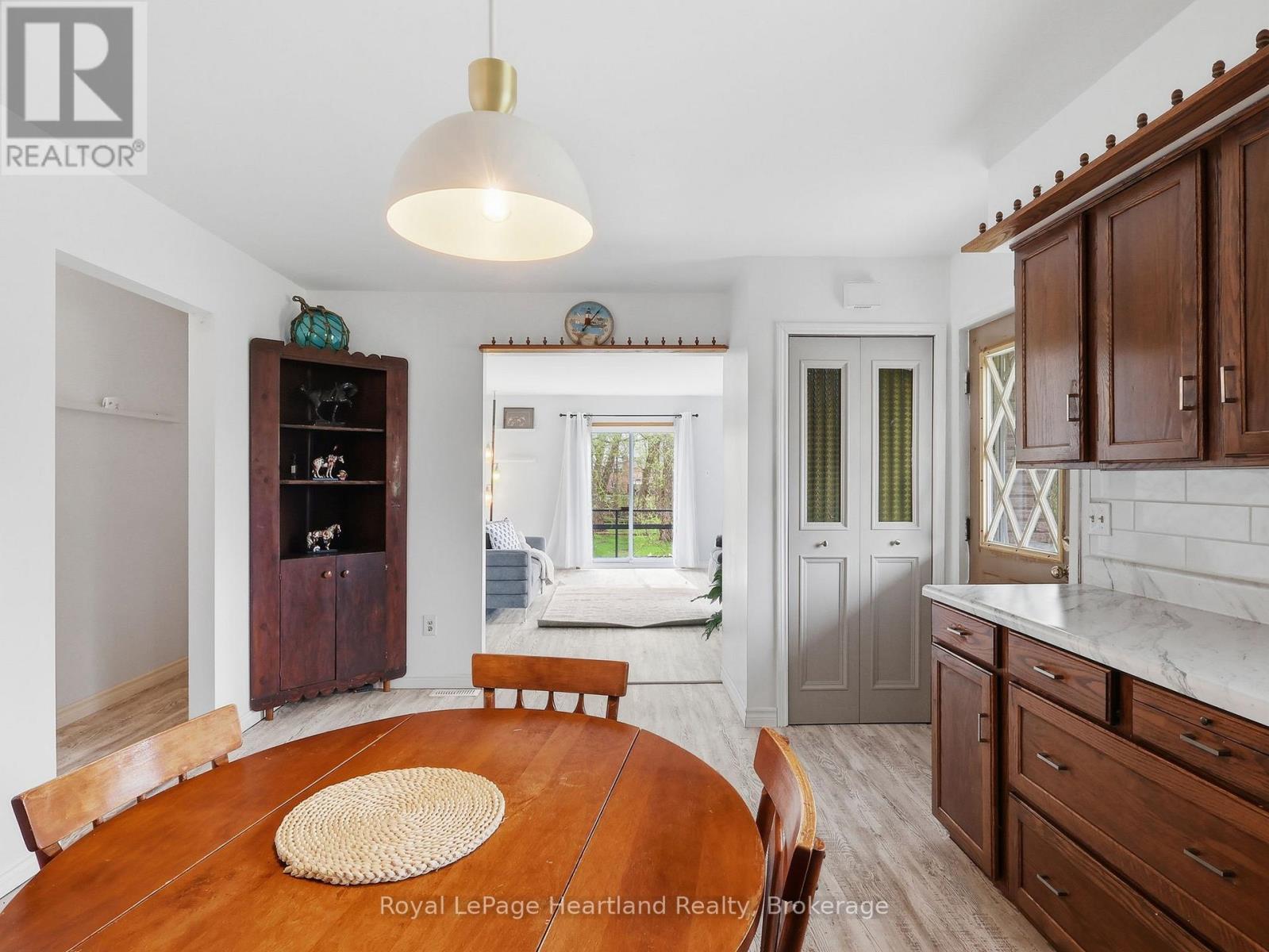 21 BROWN STREET S - 13