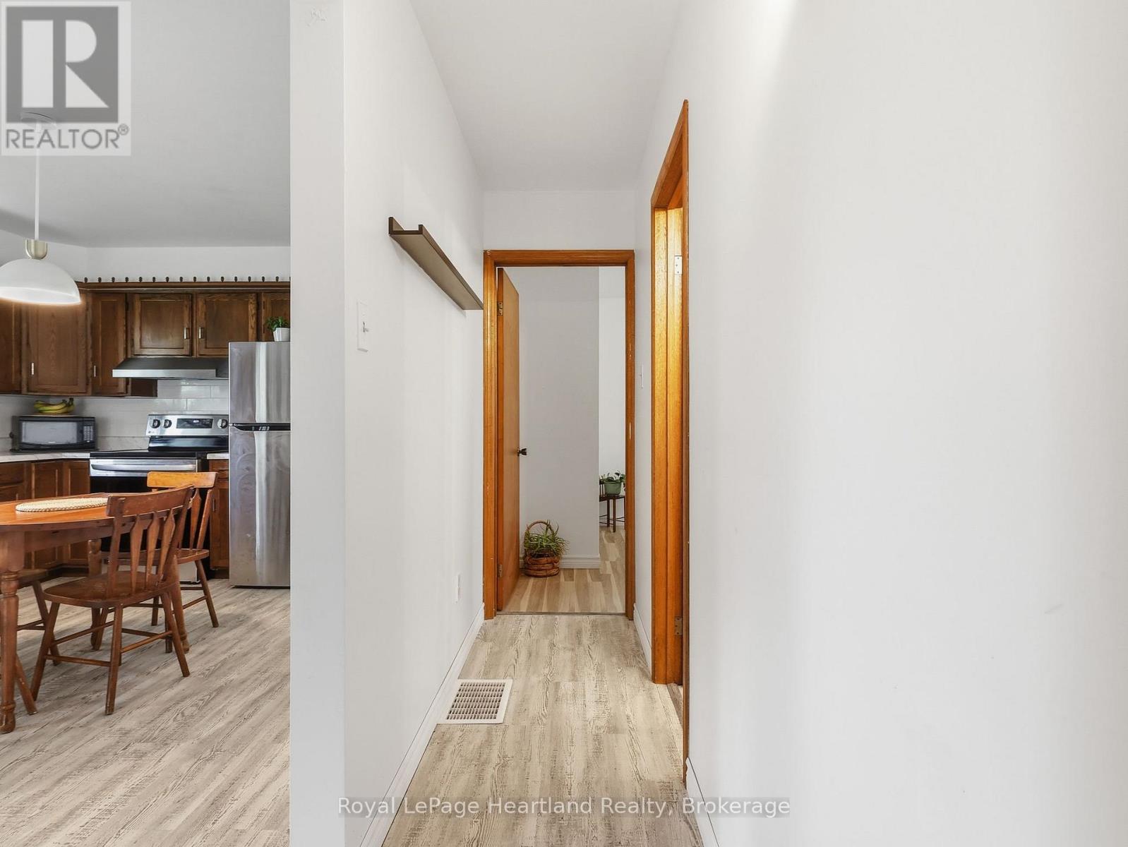 21 BROWN STREET S - 14