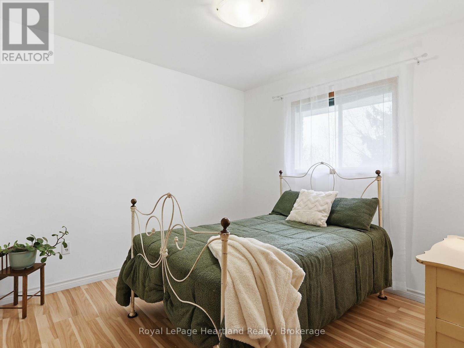 21 BROWN STREET S - 15