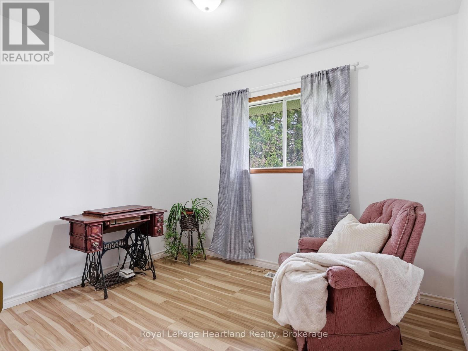 21 BROWN STREET S - 17