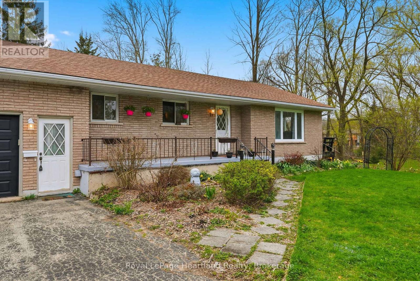 21 BROWN STREET S - 31