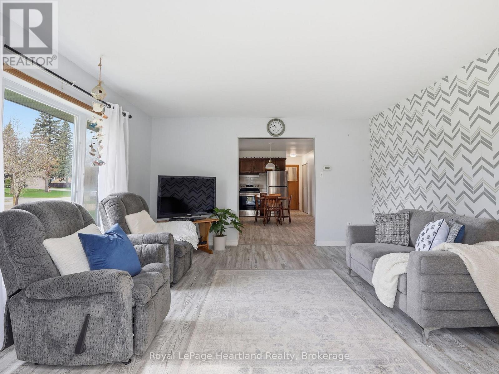 21 BROWN STREET S - 7