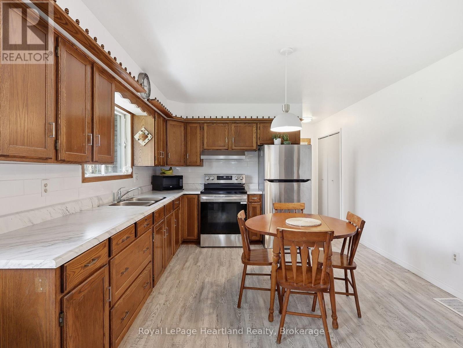 21 BROWN STREET S - 8