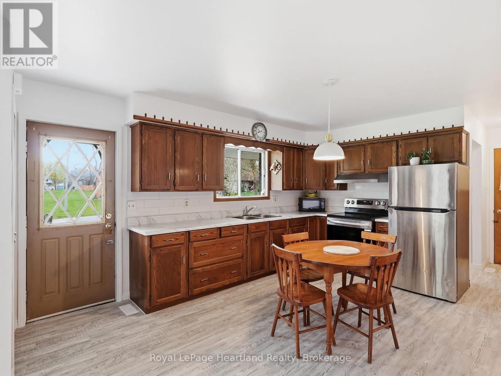 21 BROWN STREET S - 9