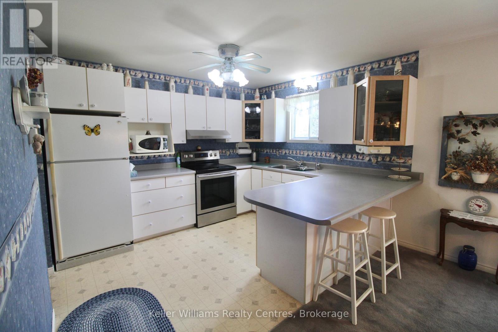 150 DOUGLAS STREET W - 12