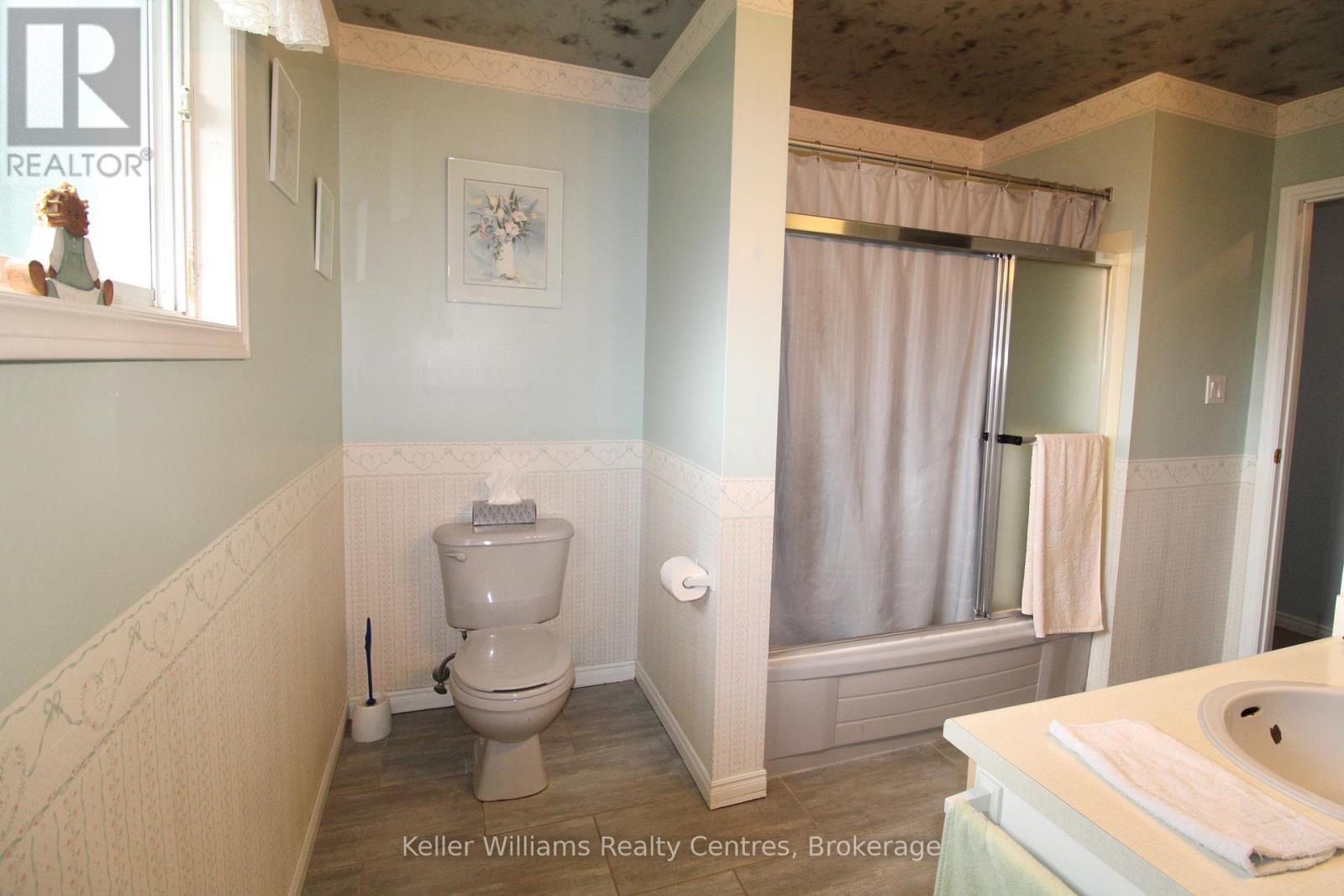 150 DOUGLAS STREET W - 21