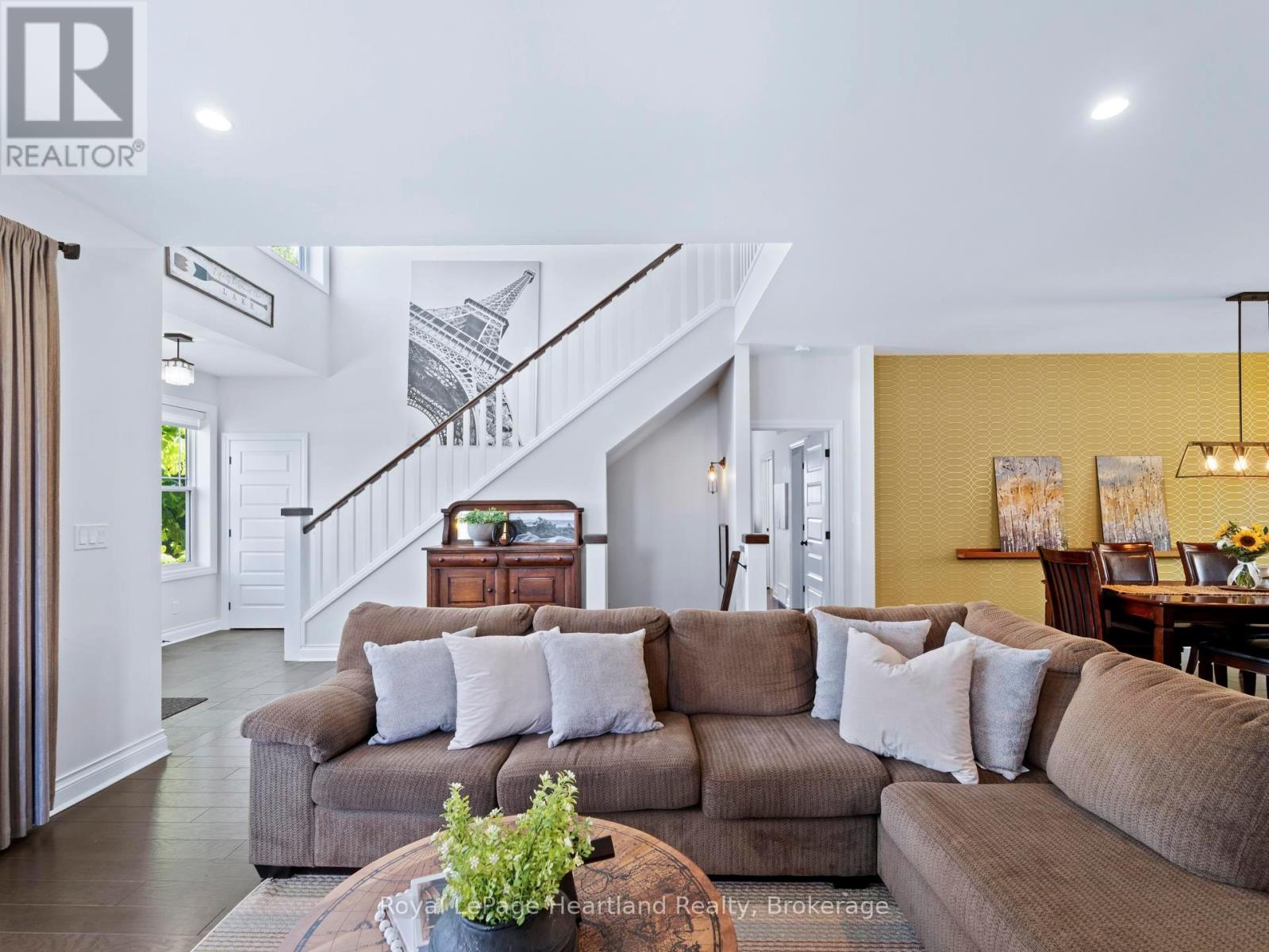 24 THIMBLEWEED DRIVE - 12
