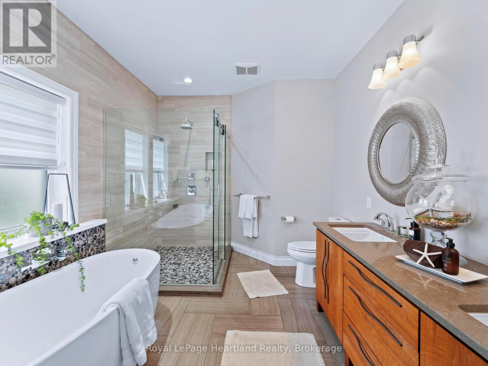 24 THIMBLEWEED DRIVE - 24