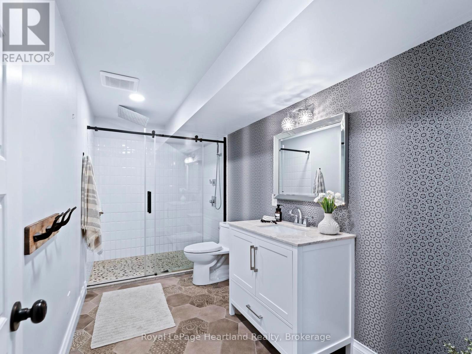 24 THIMBLEWEED DRIVE - 34