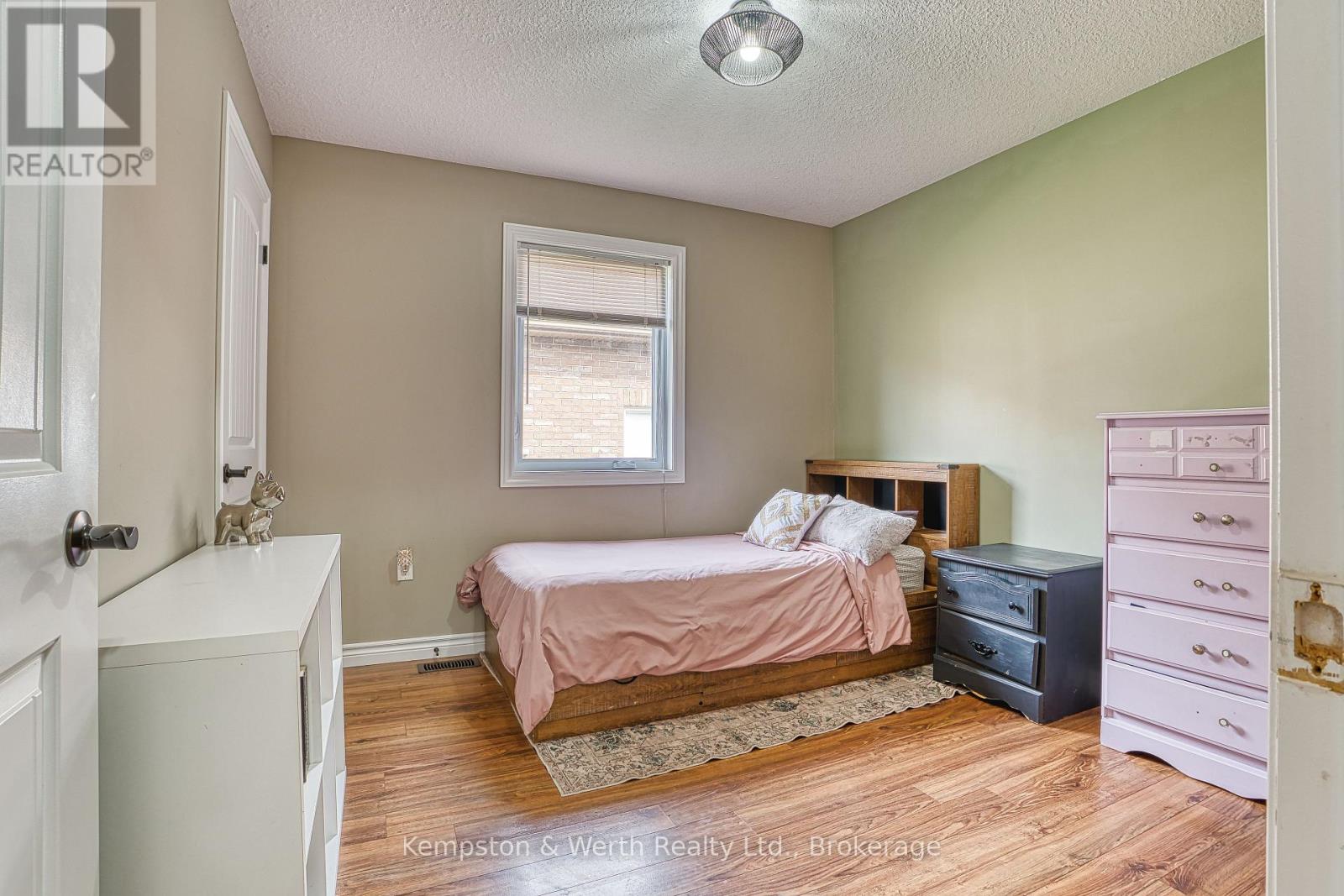 145 KROTZ STREET W - 16