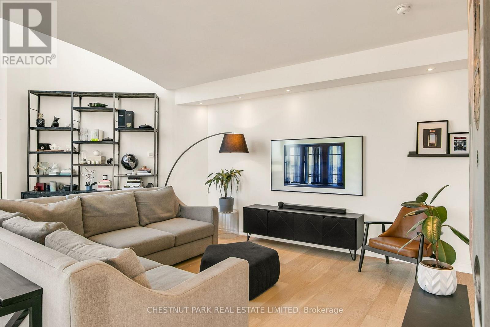 #PH 903 3 MCALPINE STREET - 11