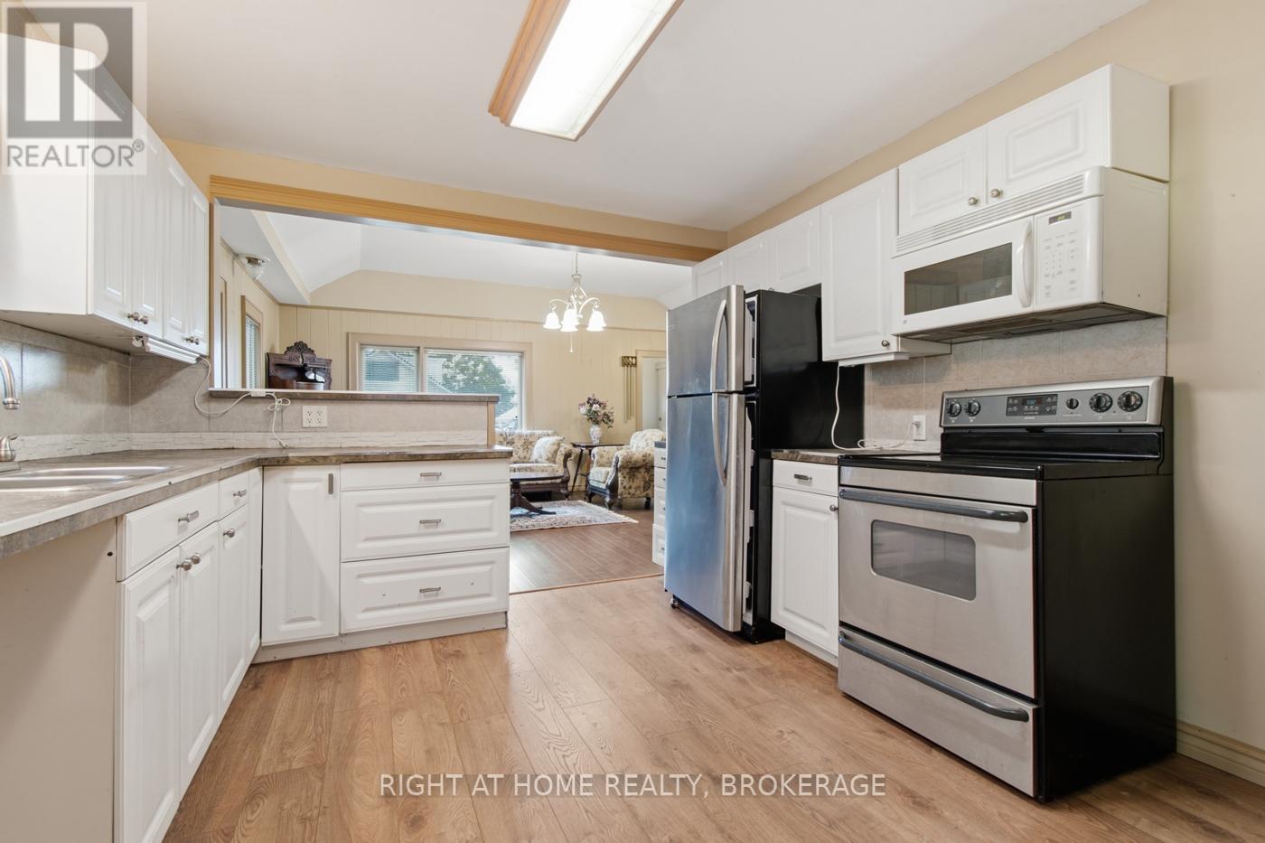 3906 ALEXANDRA ROAD - 16
