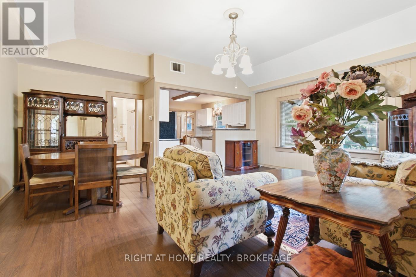 3906 ALEXANDRA ROAD - 23