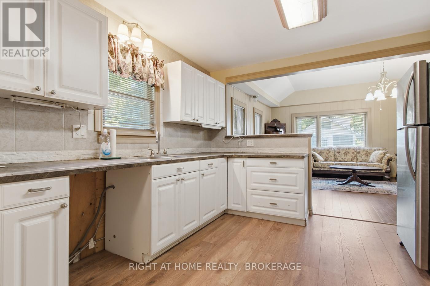 3906 ALEXANDRA ROAD - 17