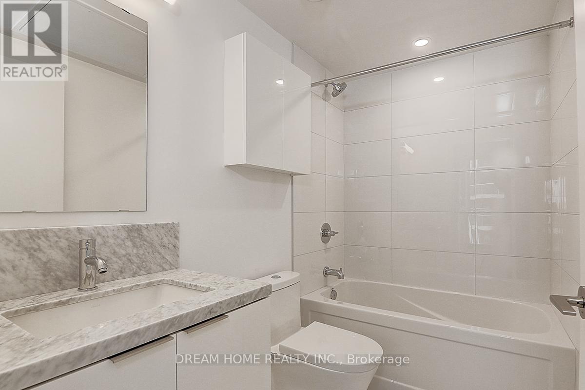 #1608 238 SIMCOE STREET - 30