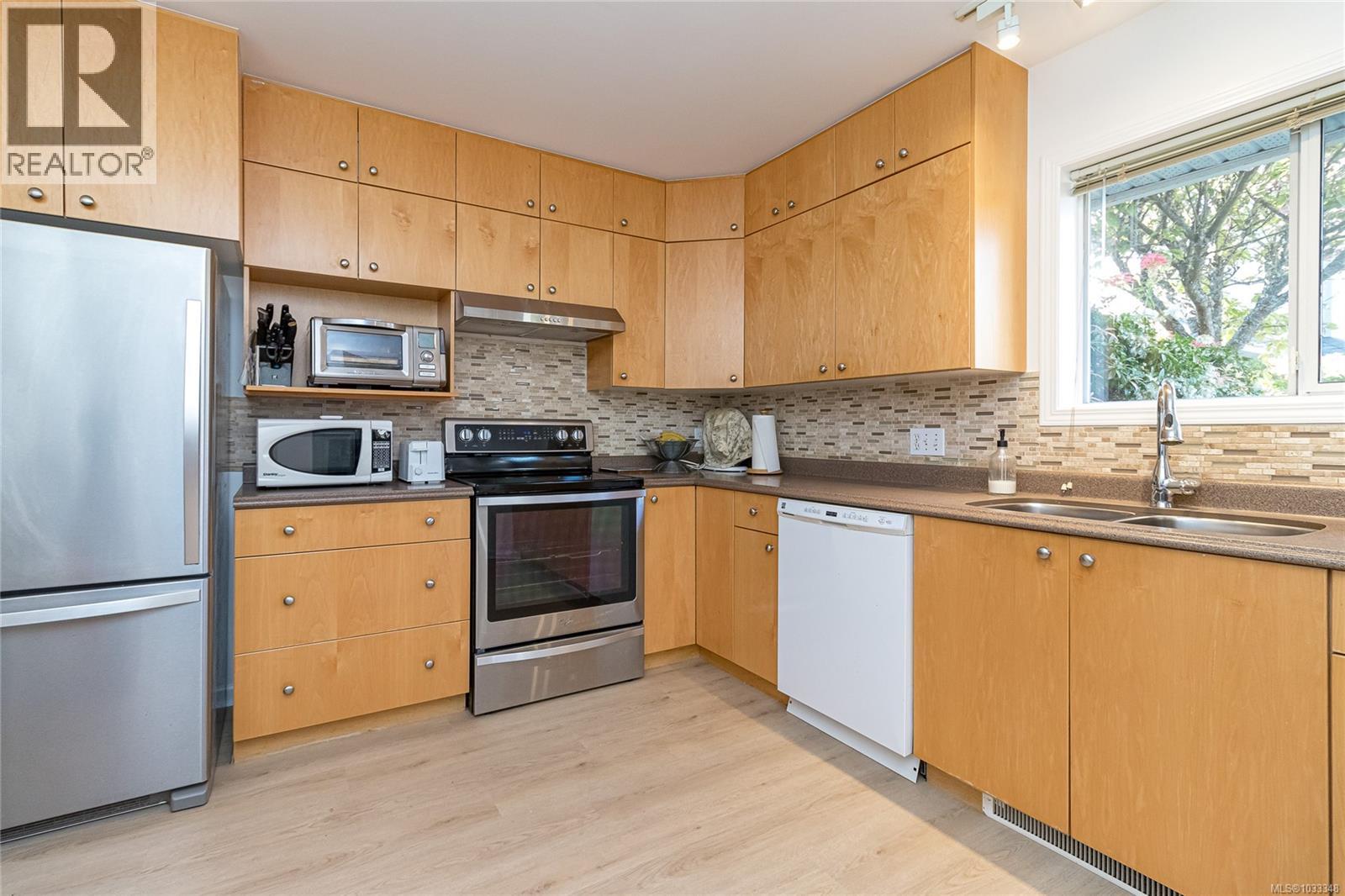 1804 Newton St - 10
