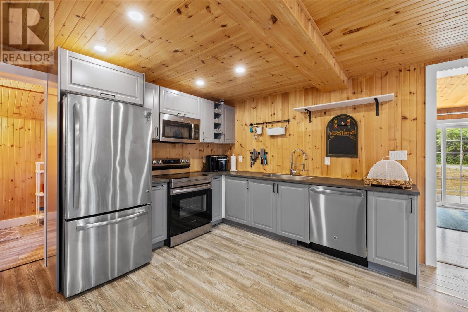 10 Creek Road - 19