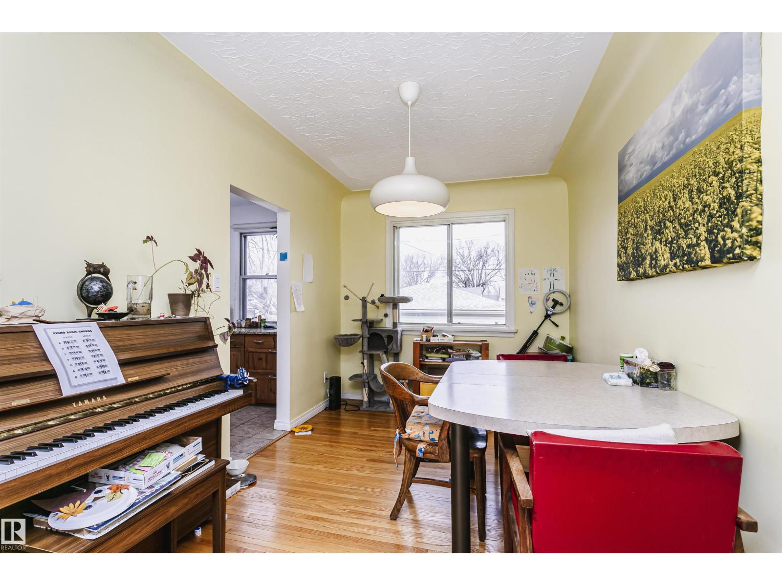 9760 64 AV NW, Edmonton