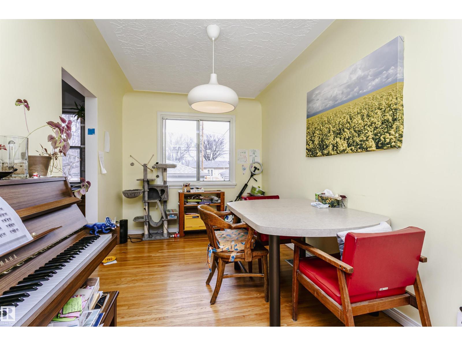 9760 64 AV NW, Edmonton