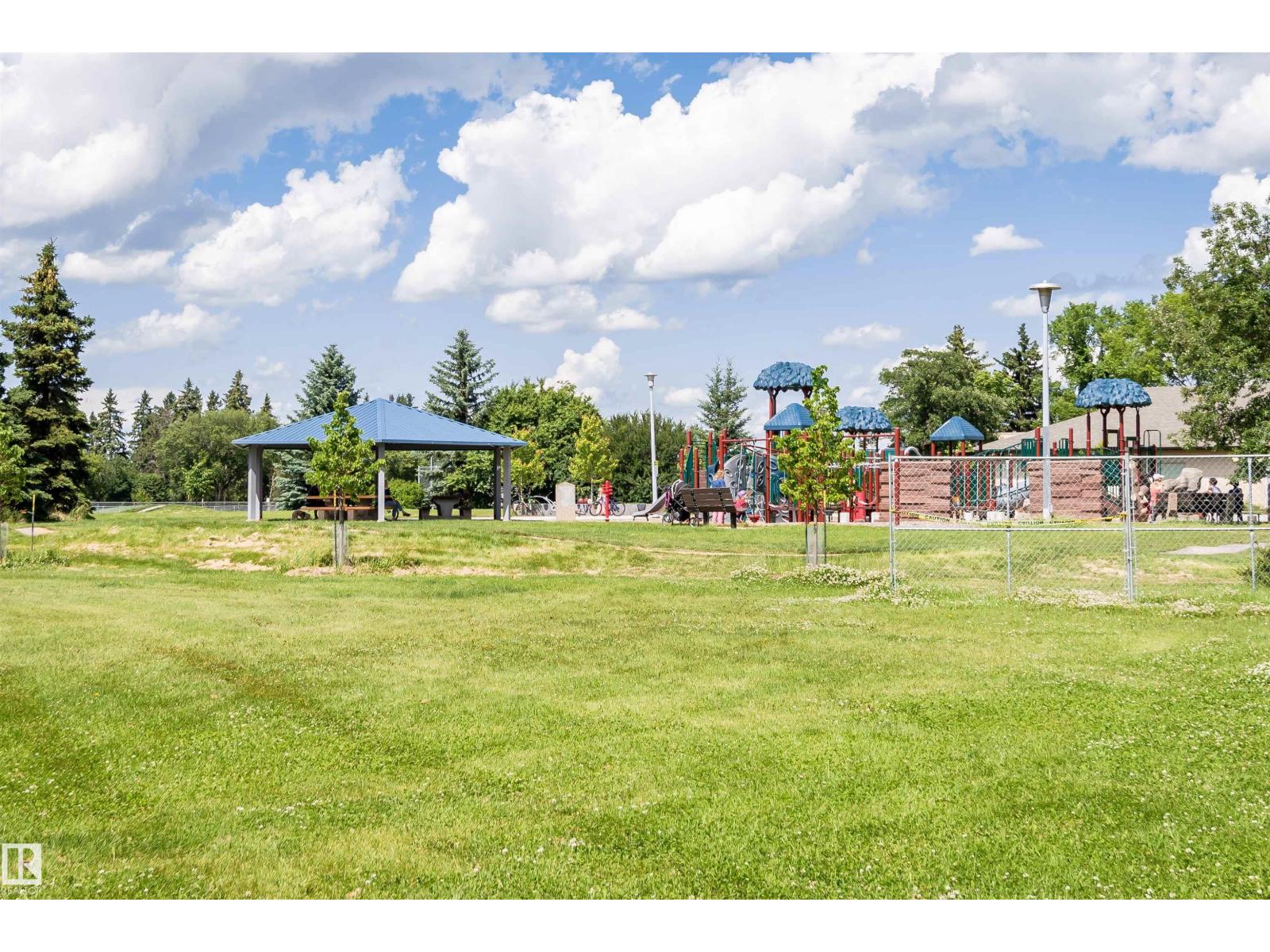 9760 64 AV NW, Edmonton