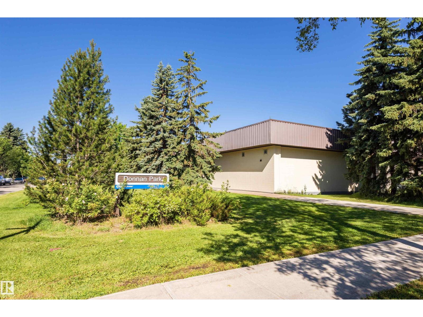 9760 64 AV NW, Edmonton