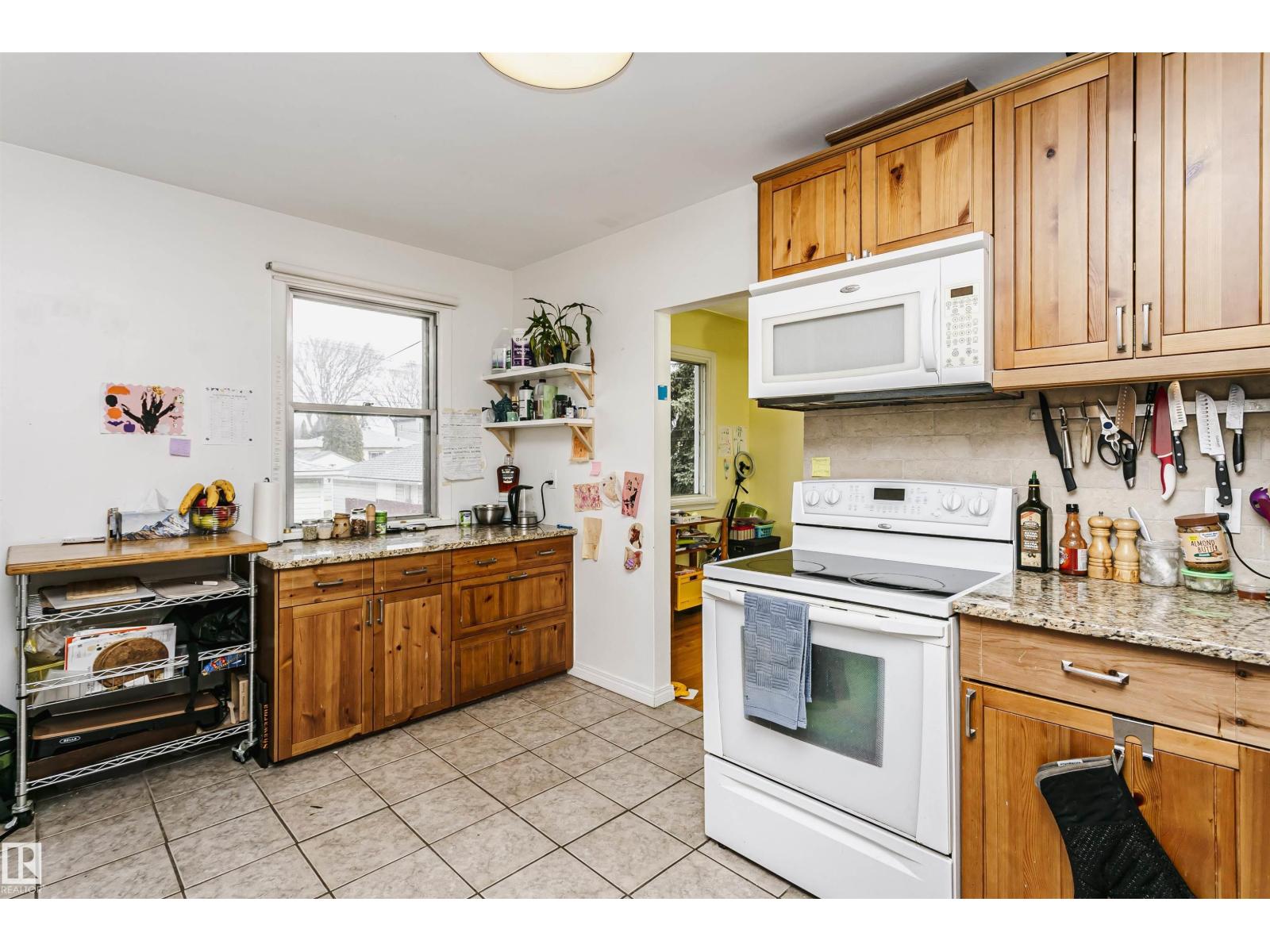 9760 64 AV NW, Edmonton