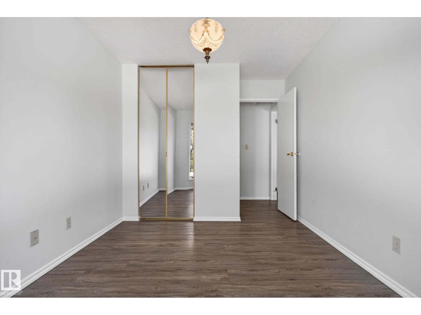 #46 903 109 ST NW - 18