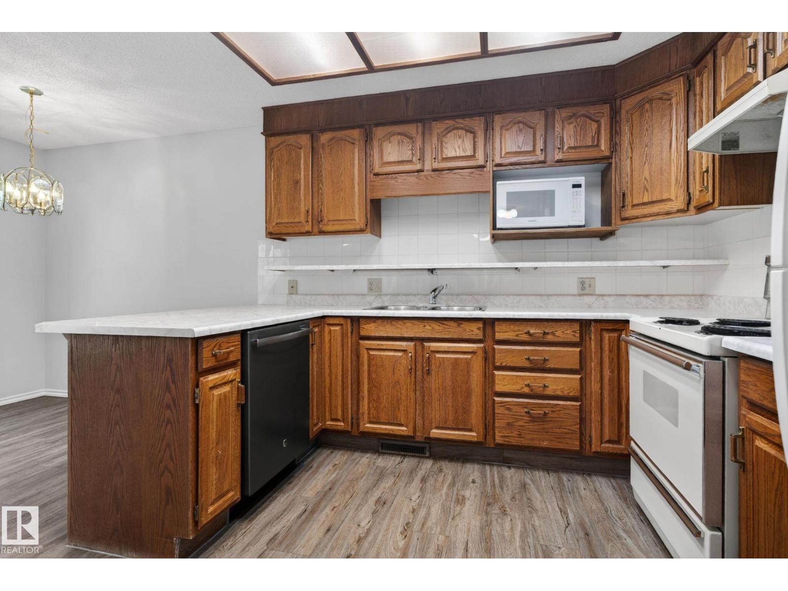 #46 903 109 ST NW - 21