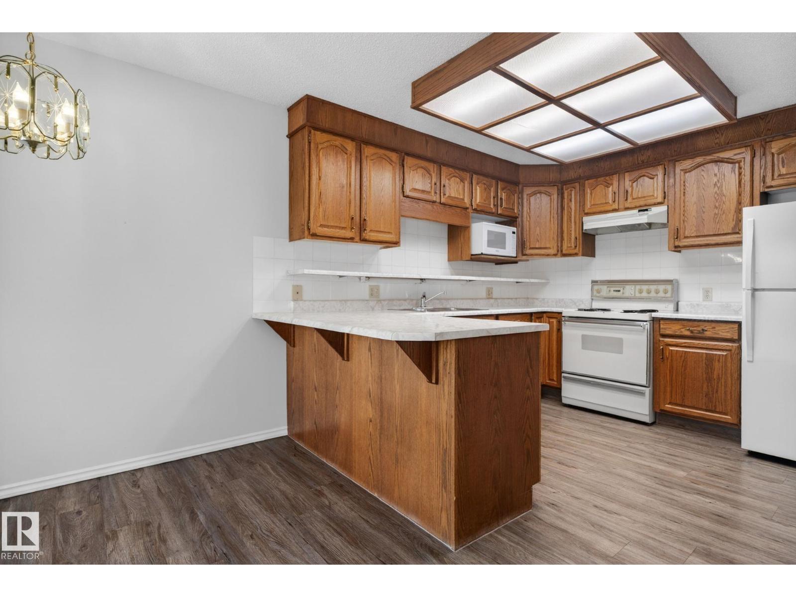 #46 903 109 ST NW - 22