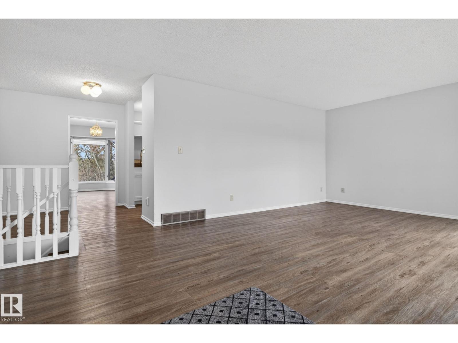 #46 903 109 ST NW - 7