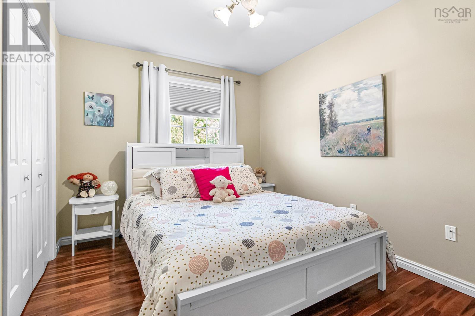 Property 22 of 34 of 201 Douglas Crescent