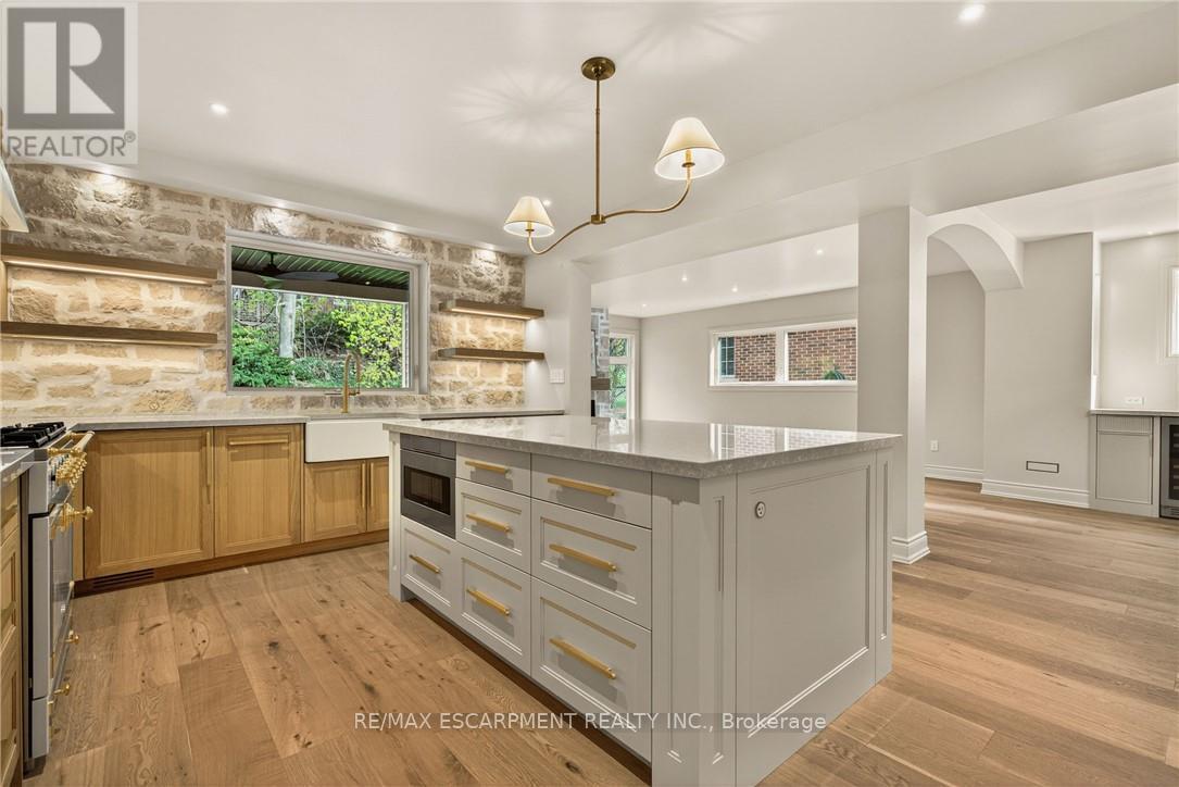 393 HESS STREET S - 14