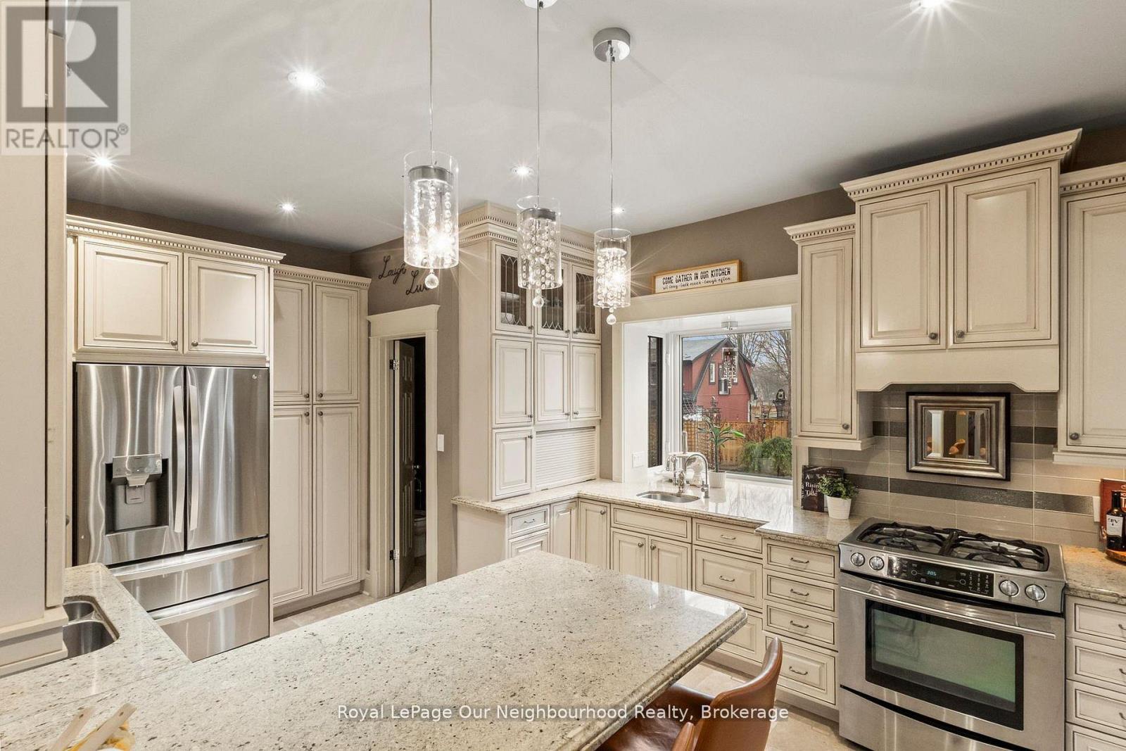 305 TRENT STREET W - 4
