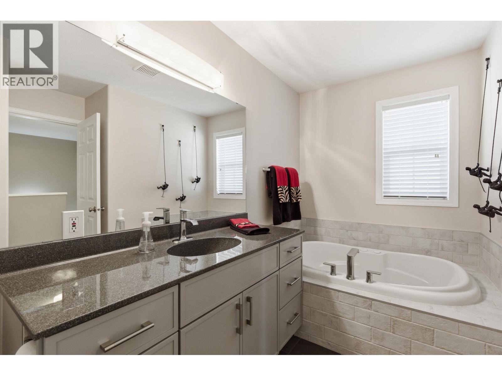 #5 350 PEARKES DRIVE - 20