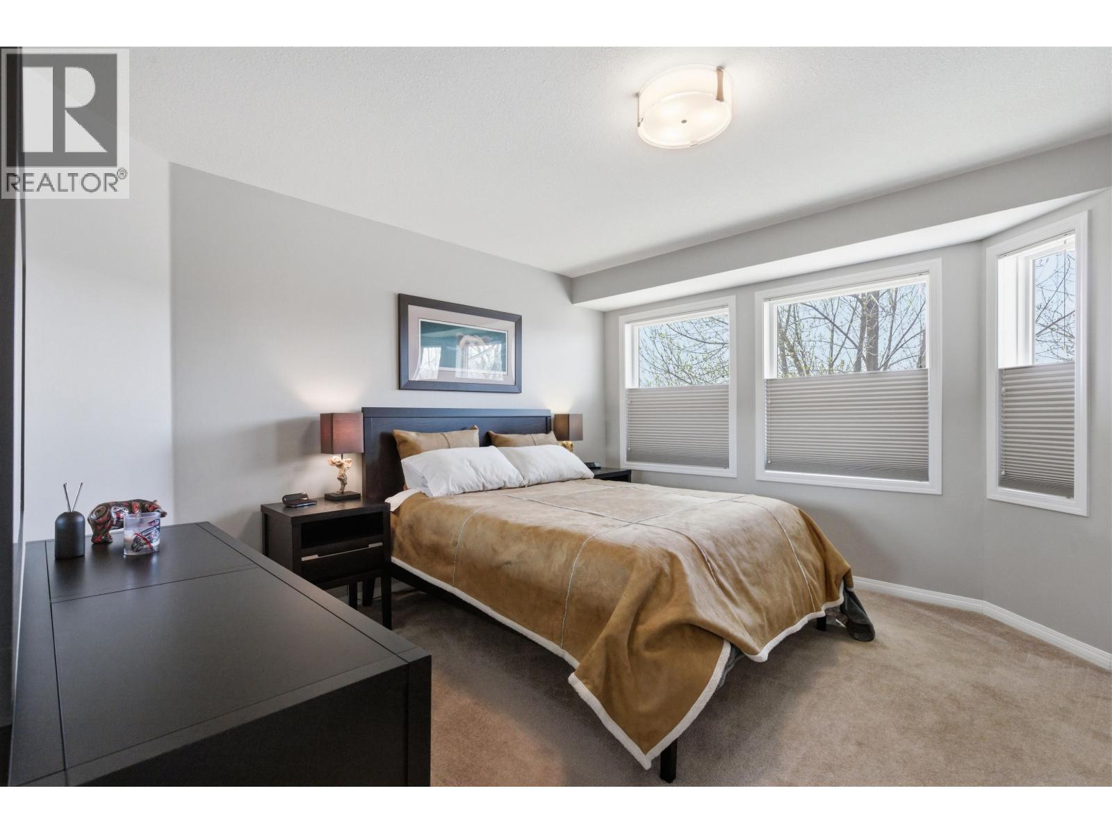 #5 350 PEARKES DRIVE - 16