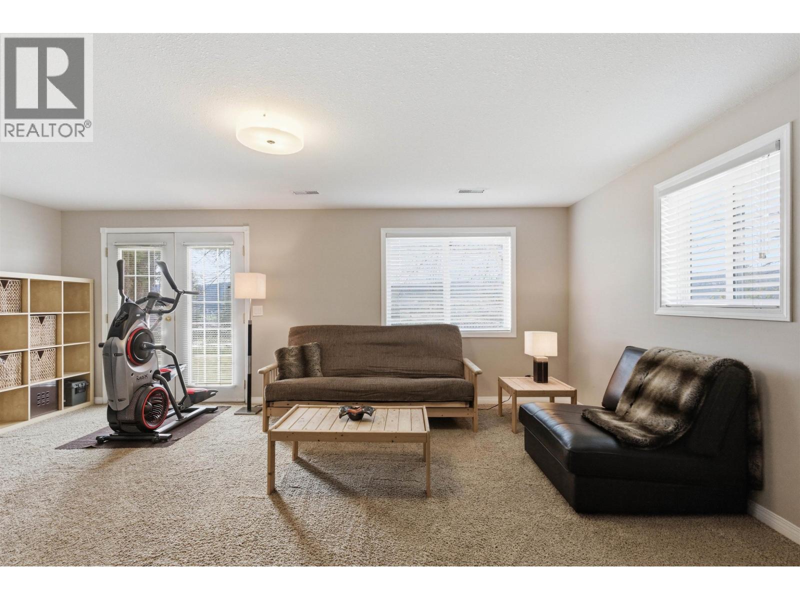 #5 350 PEARKES DRIVE - 22