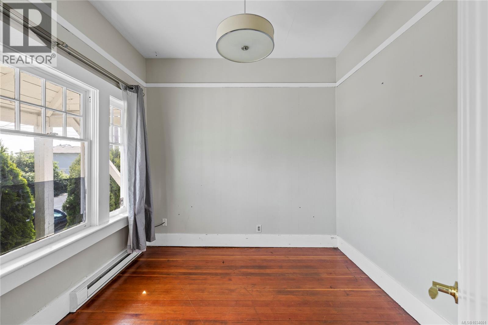 36 Irwin St - 13