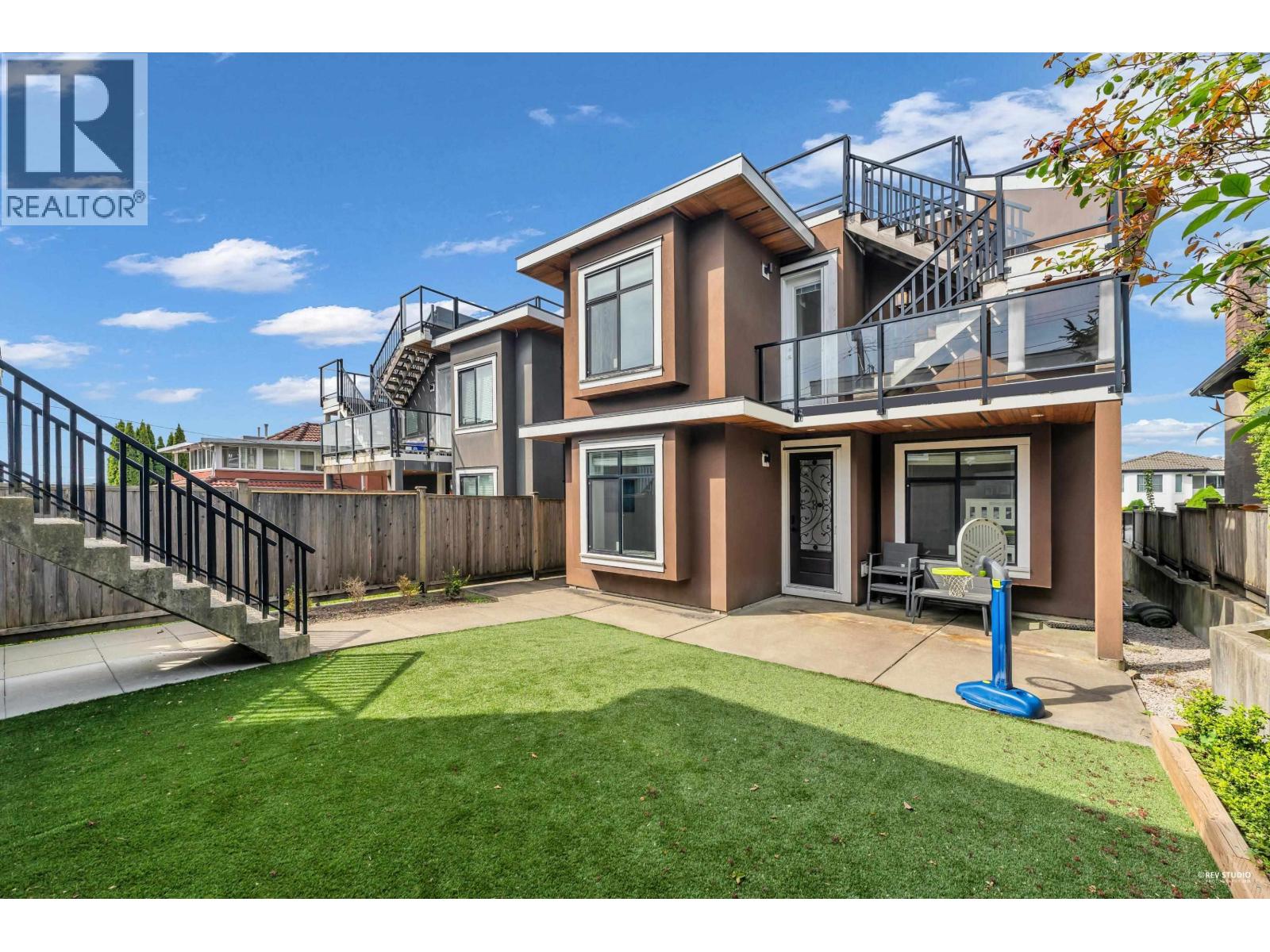 5 Bed, 5 Bath House for Sale in Burnaby – 118 N GLYNDE AVENUE, Burnaby - Image 9