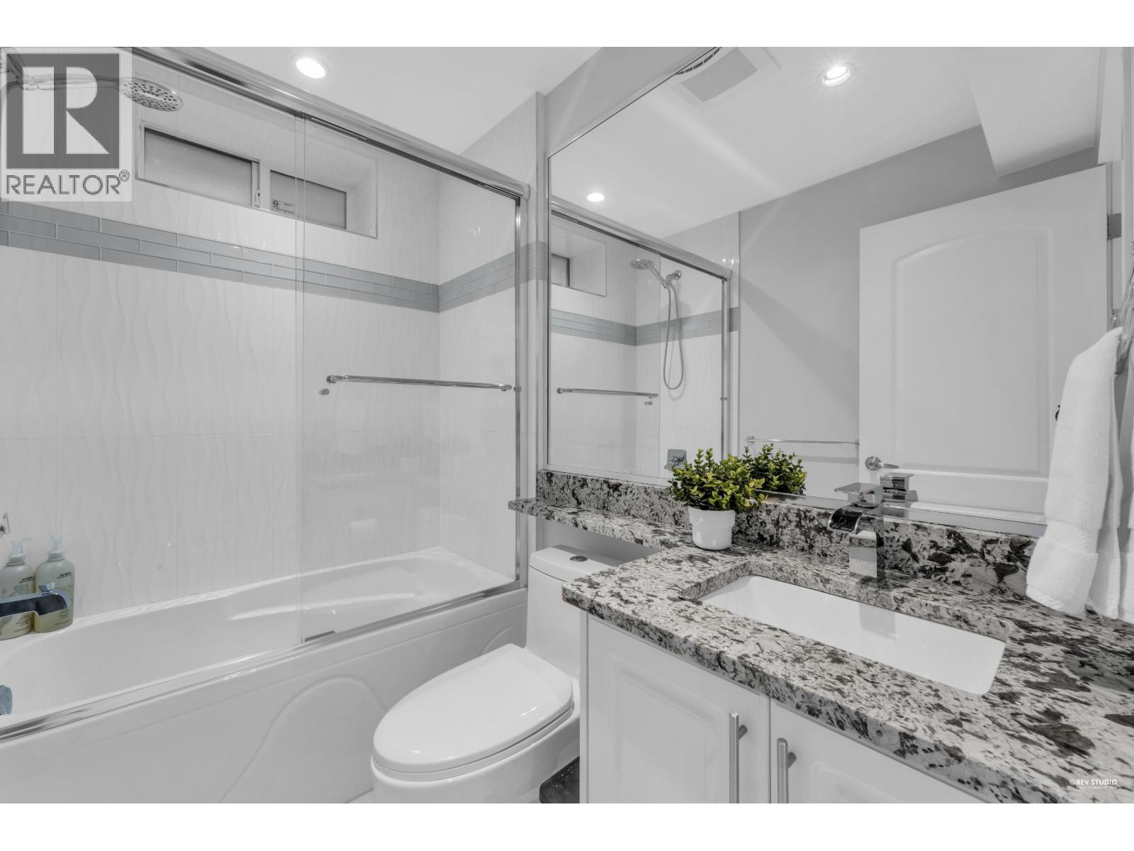5 Bed, 5 Bath House for Sale in Burnaby – 118 N GLYNDE AVENUE, Burnaby - Image 35