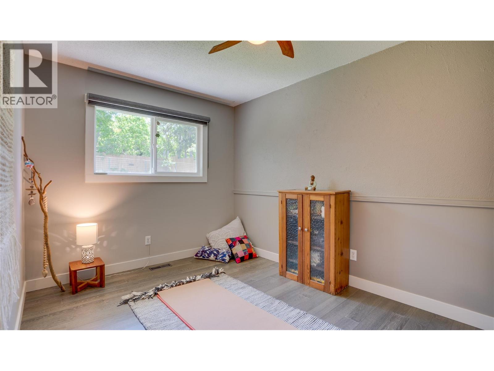 2106 39 Street - 27