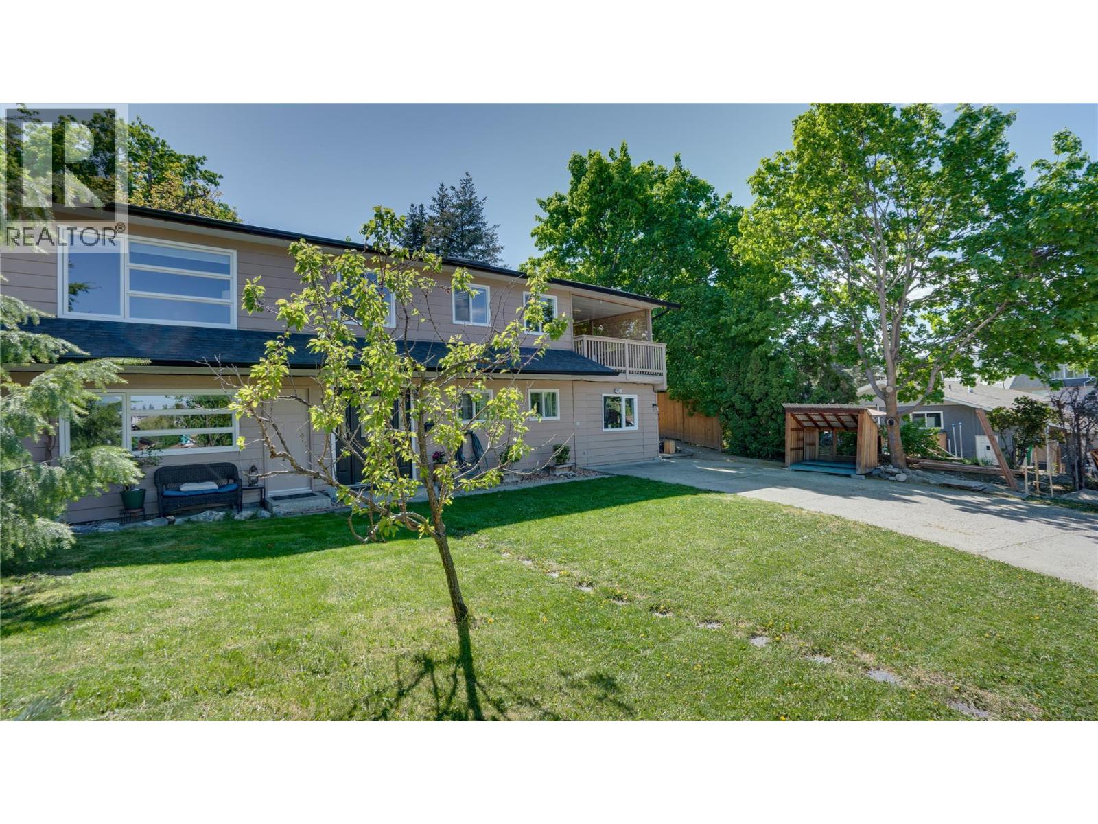 2106 39 Street - 3