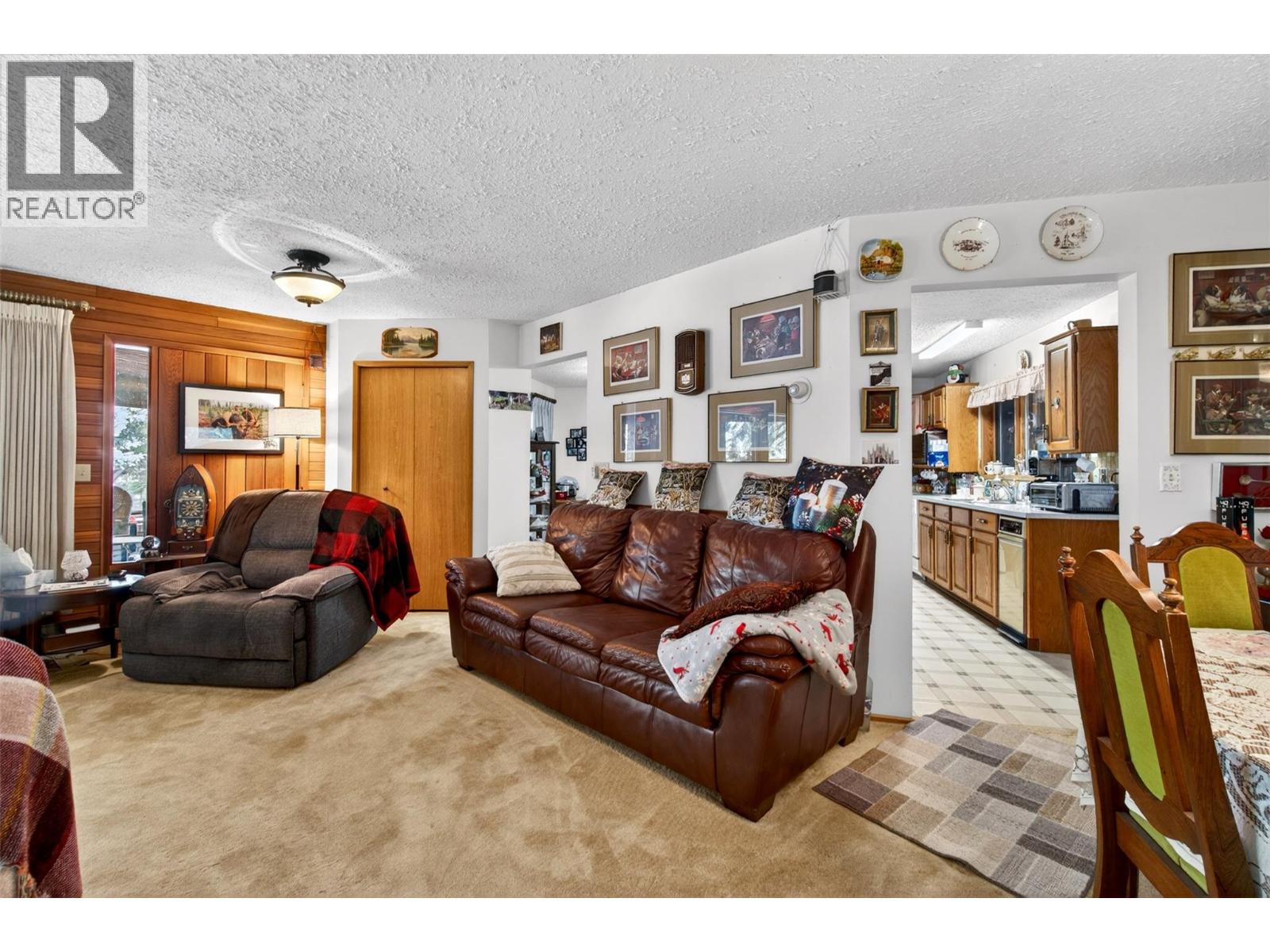 #22 4498 Squilax-Anglemont Road - 16