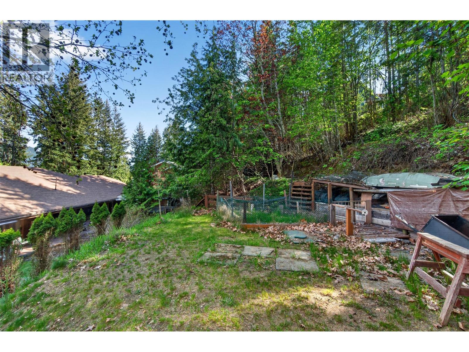 #22 4498 Squilax-Anglemont Road - 52
