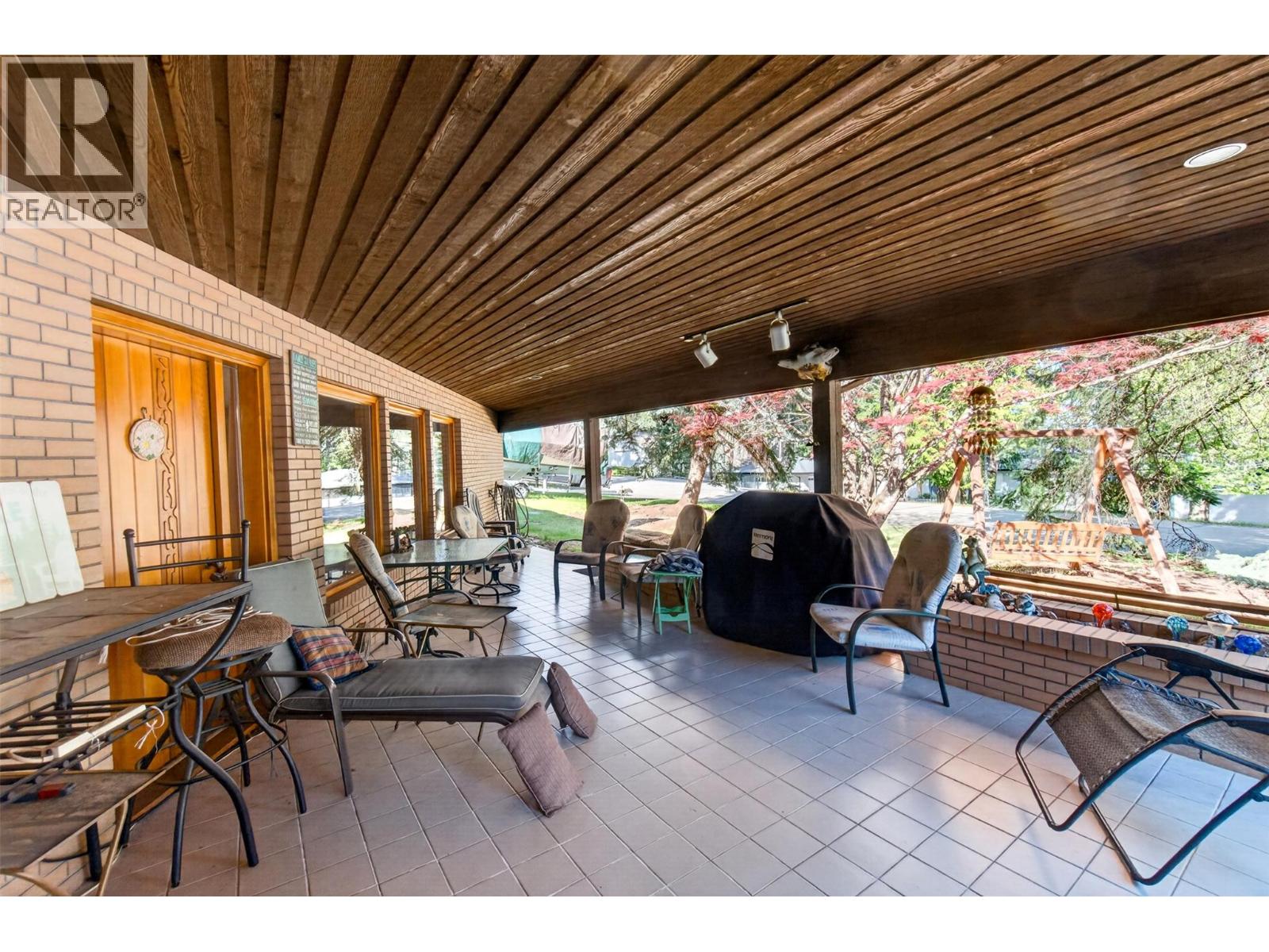 #22 4498 Squilax-Anglemont Road - 36