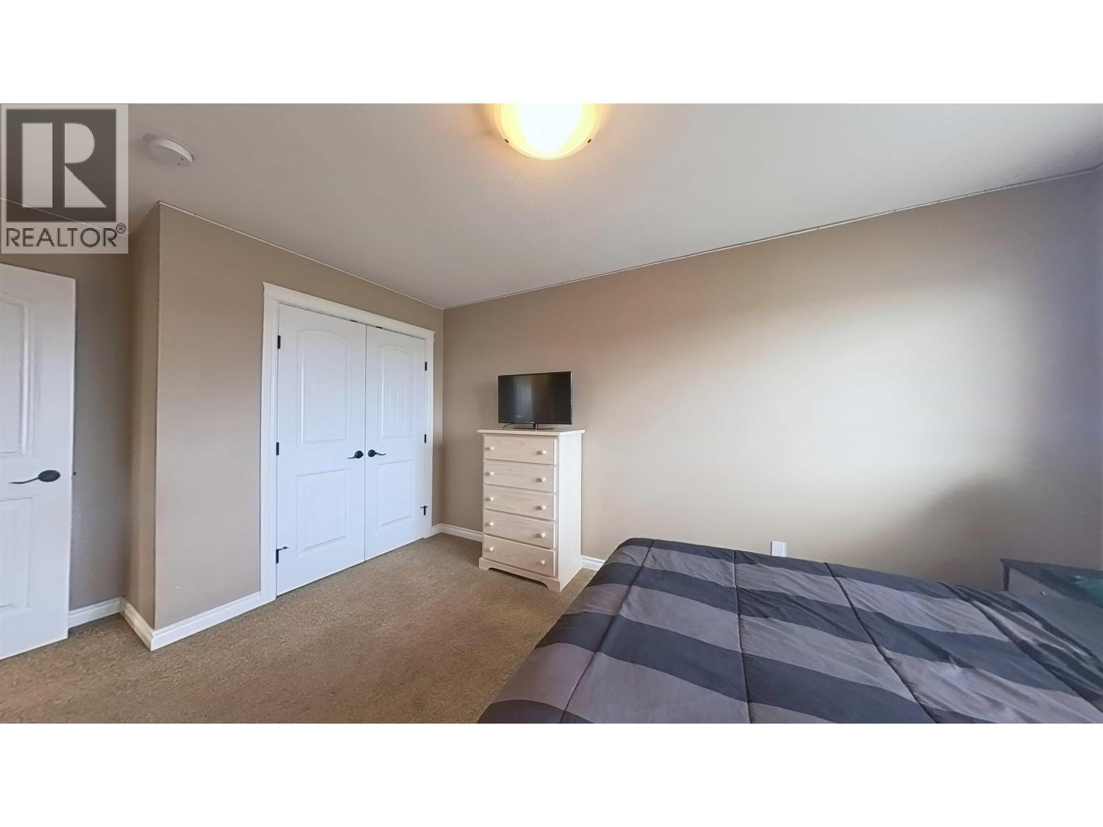 8803 82 STREET - 16