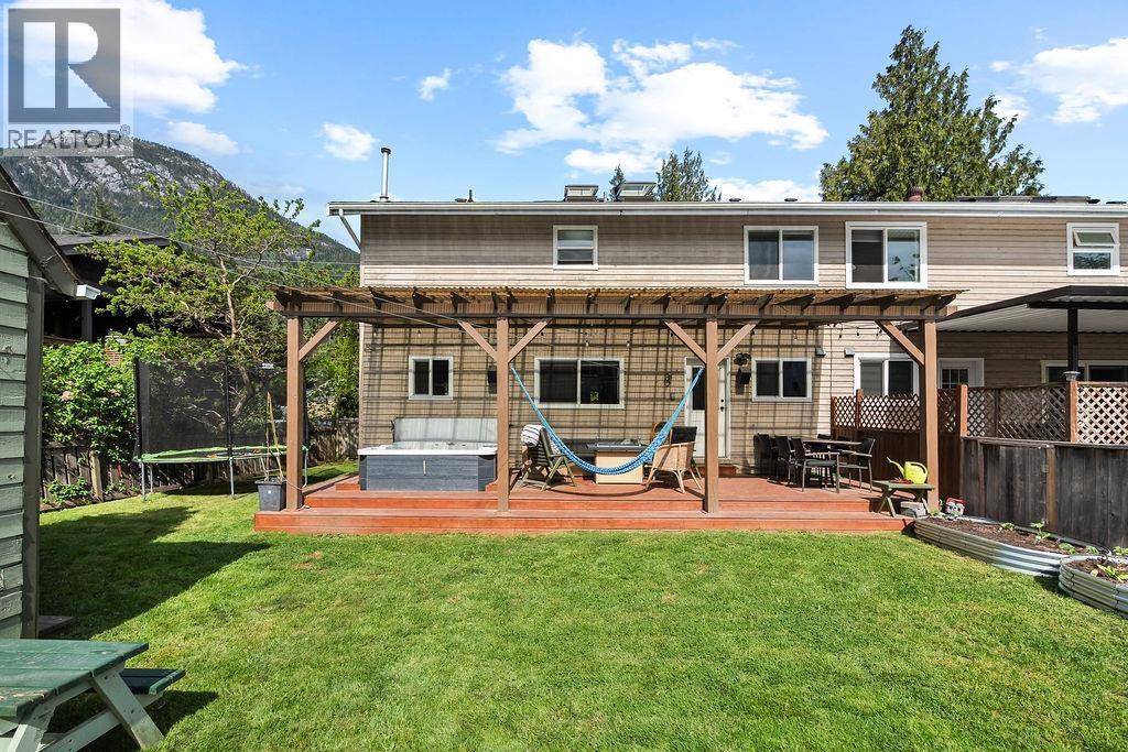 39706 GOVERNMENT ROAD, Squamish